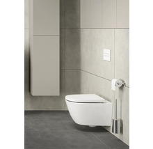 Moderne badkamer met wandcloset, spoelreservoir en toiletgarnituur
