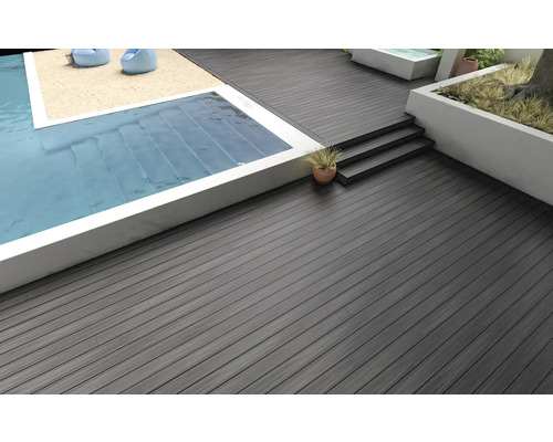 Terras met zwembad en WPC-terrasplanken