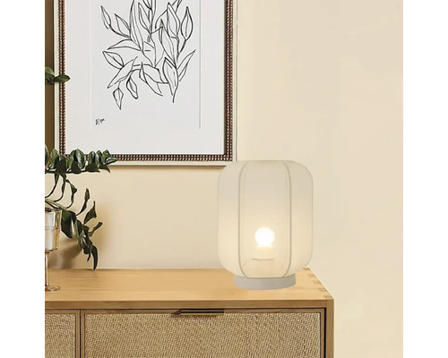 Scene met een tafellamp op een kast