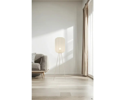 Vloerlamp in de woonkamer met bank en gordijnen