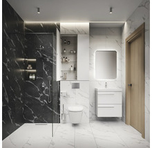 Moderne badkamer met douche, toilet, wastafel en spiegelkast.