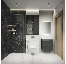 Moderne badkamer met douche, wastafel, spiegelkast en toilet