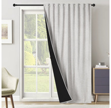 Gezicht op een grijs verduisterend gordijn voor een raam.