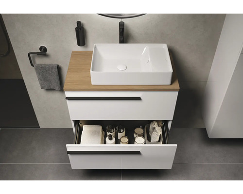 Badkamer met wastafel, lades en opzetwastafel