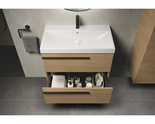 Wastafelonderkast met lade, wastafel, handdoeken en badkameraccessoires
