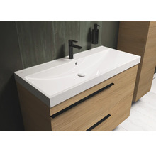 Wastafel met onderkast, kraan en zeepdispenser