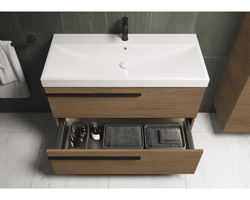 Wastafelonderkast met open lade in de badkamer