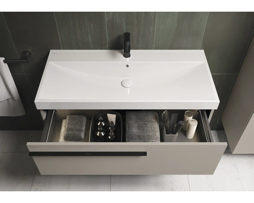 Wastafelonderkast met open lade in badkamer