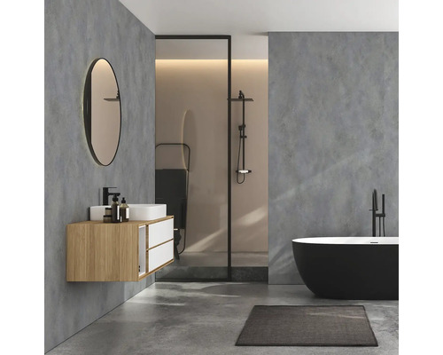 Moderne badkamer met wastafel, spiegel, douche en ligbad