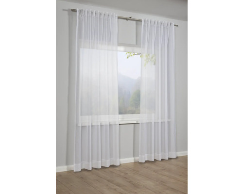 Gordijn van lichte stof voor een raam