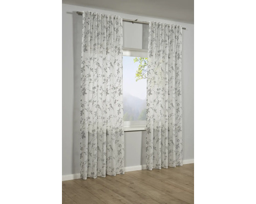 Twee transparante gordijnen met bladmotief voor een raam