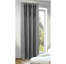 Verduisterend gordijn voor het raam met plooibandophanging