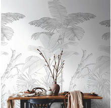 Eetkamer met eettafel en junglebehang met plantmotieven