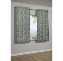 Decoratieve gordijnen met abstract patroon voor een raam.