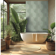 Lichte badkamer met vrijstaand bad, planten en bloementapijt voor een ontspannen sfeer