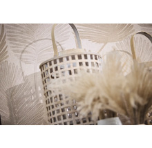 Decoratieve lantaarn met gevlochten design en handvat