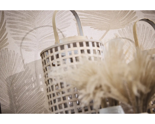 Decoratieve lantaarn met gevlochten design en handvat