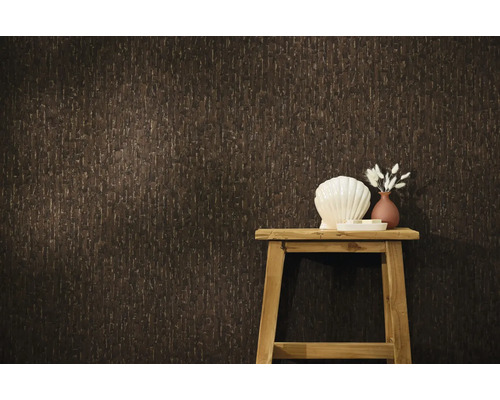 Behang met verticale structuur op een muur