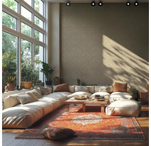 Lichte woonkamer met grote ramen, hoekbank, tapijt en houten tafel