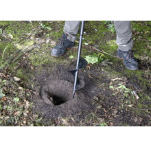 Grondboor in de aarde om een gat te graven