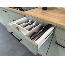 Keukenlade met bestek en keukengerei