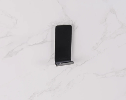 Zwarte metalen handdoekhaak voor de badkamer