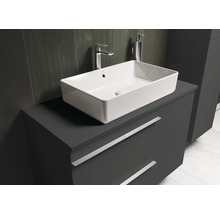 Badkamer met wastafelonderkast, waskom en kraan