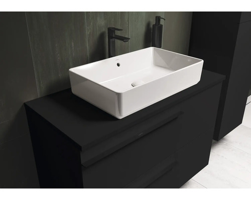 Wastafel met rechthoekige opzetwastafel in badkamer