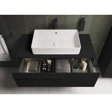 Wastafelmeubel met lade, wastafel en badkameraccessoires