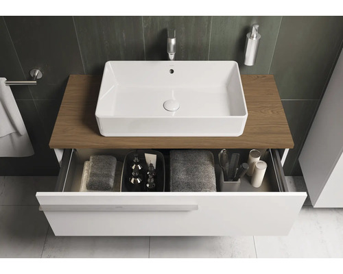 Moderne badkamer met wastafel, witte opzetwastafel en open lade