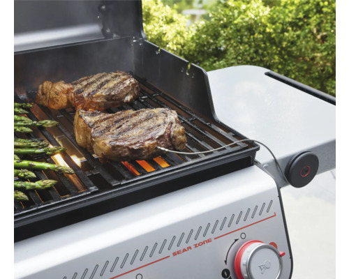 Gasbarbecue met steaks en asperges op het grillrooster