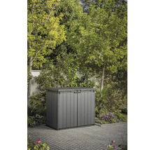 Kunststof tuinkast in de tuin