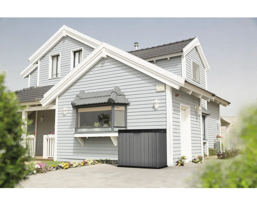 Tuinberging voor een huis met gevelbekleding