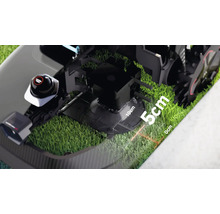 Detailopname van een robotmaaier met een snijlengte van 5 tot 10 cm