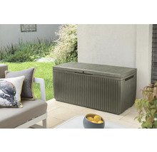 Tuinscène met een opbergbox op een terras