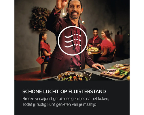 Scene van een geurvrije keuken met mensen die van een maaltijd genieten