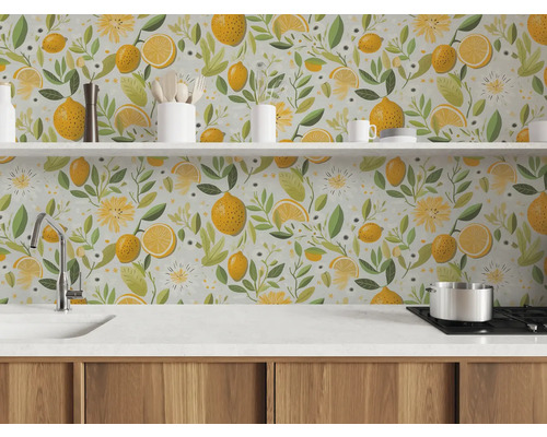 Keukenscène met citroenpatroon behang, aanrecht en planken