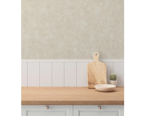 Keukenscène met houten snijplank, kom en cactus op een aanrecht