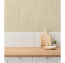 Lichte keuken met houten werkblad, snijplank en cactus