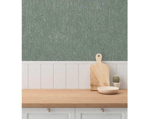 Decoratief interieur met behang, snijplank en plant