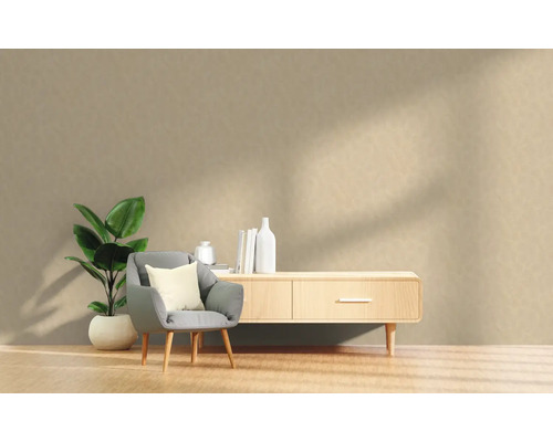 Woonkamerscène met fauteuil, kamerplant en dressoir in Scandinavische stijl