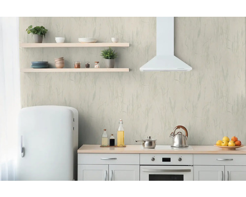 Lichte keuken met planken en afzuigkap