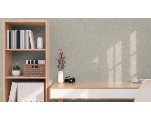 Werkkamer met bureau, boekenplank en decoratief behang