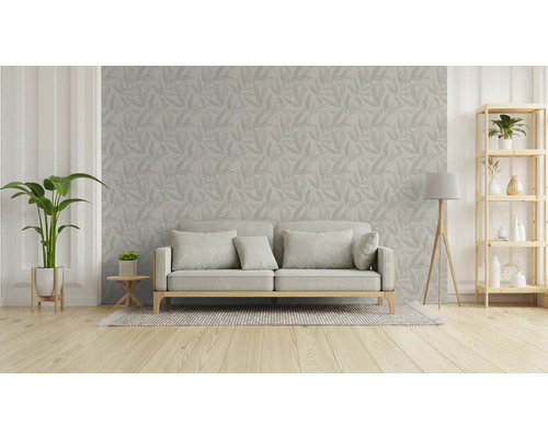 Woonkamer met bank, plant en rek