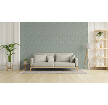 Woonkamer met bank, kamerplanten, vloerlamp en rek