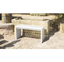 Witte metalen tuinbank met lattenbodem voor stenen trog