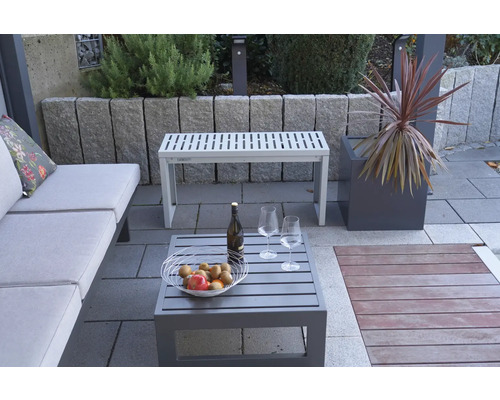 Tuinsetting met tuinbank, sofa, tafel, fruitschaal, fles en glazen