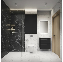 Moderne badkamer met douche, toilet, wastafel en spiegel
