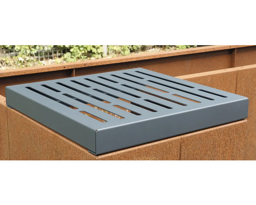 Metalen afdekking met gleuven voor een verhoogde tuinbak