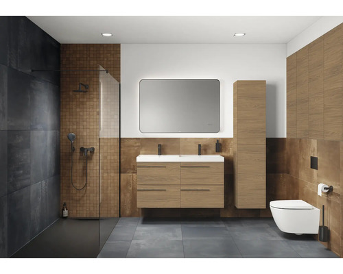 Moderne badkamer met douche, wastafel, spiegel en toilet